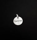 Bricka med text "Feminist" - Berlock eller halsband - Silver 925