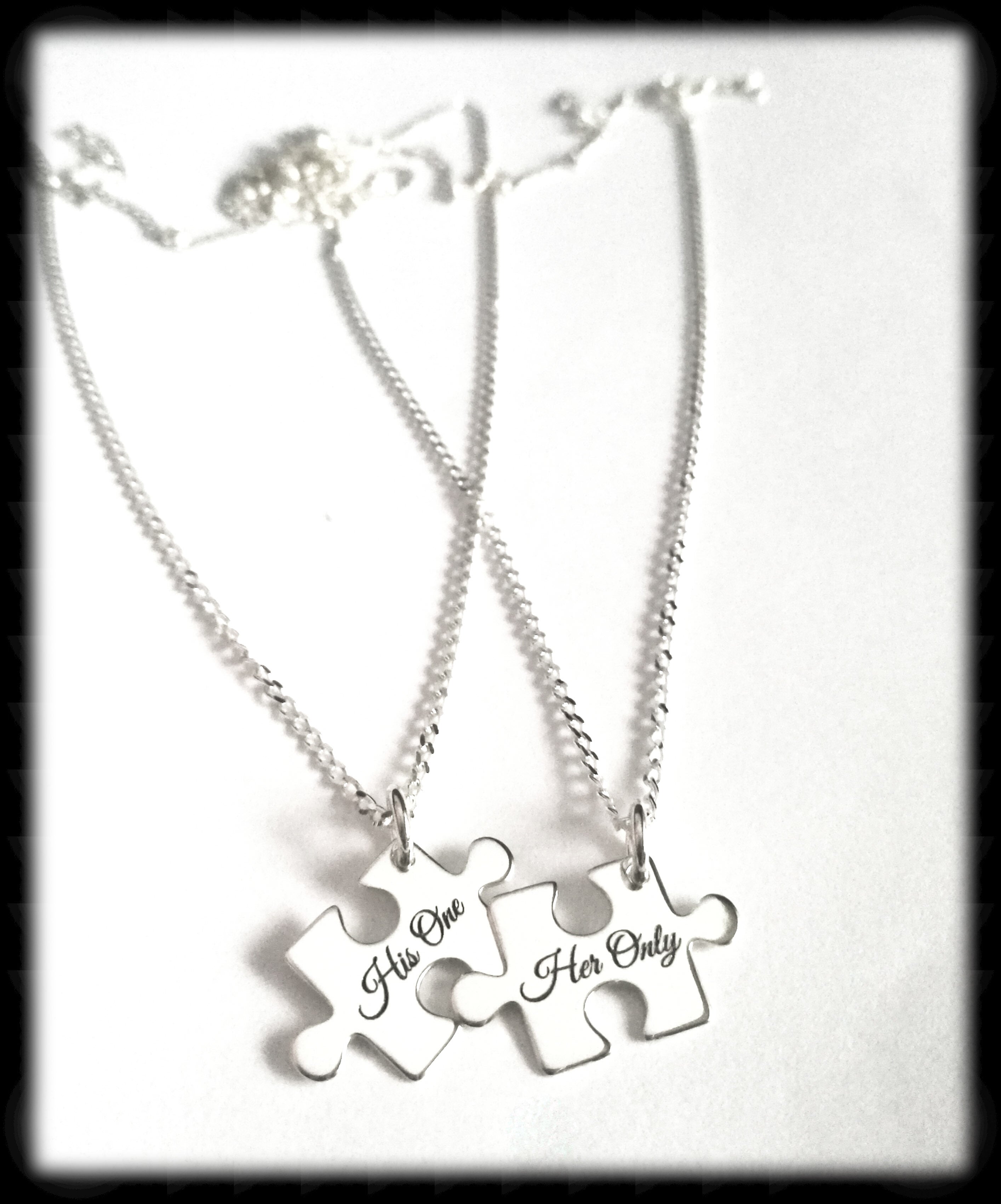 Parhalsband - Pusselbitar "His one" och "Her only" silver 925