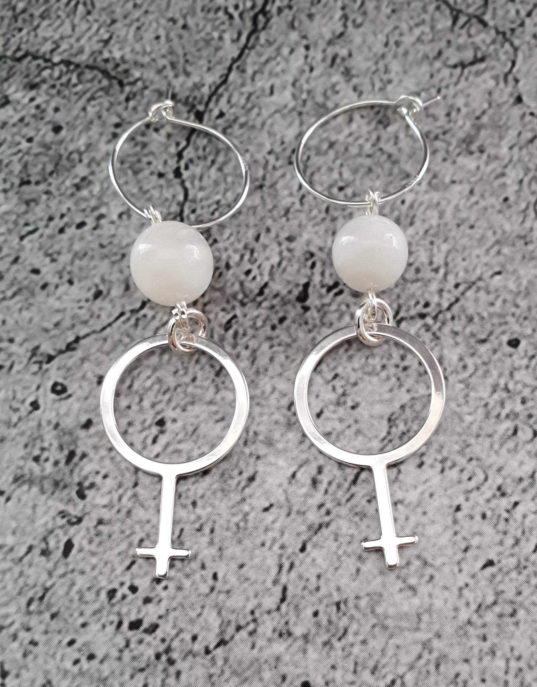 Feministörhängen med äkta Månsten