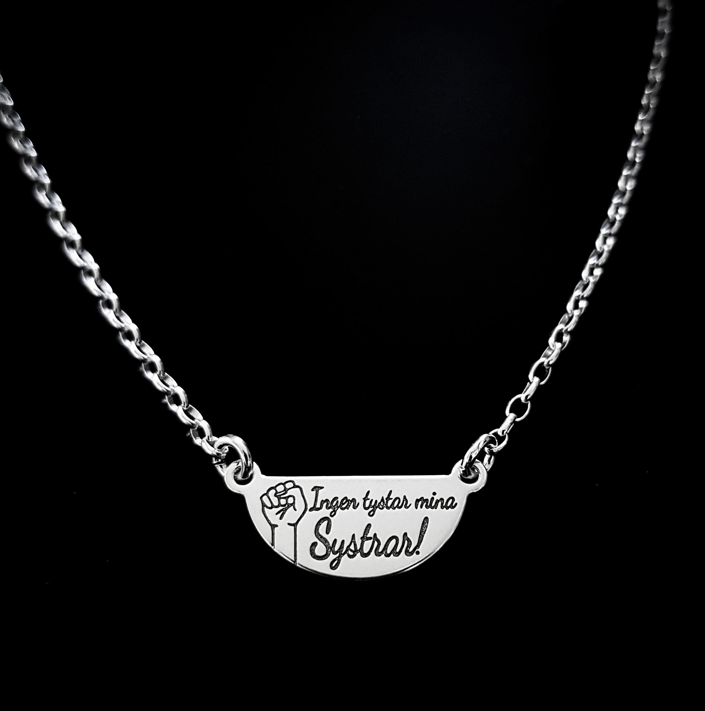 Halsband "Ingen tystar mina systrar" silver 925
