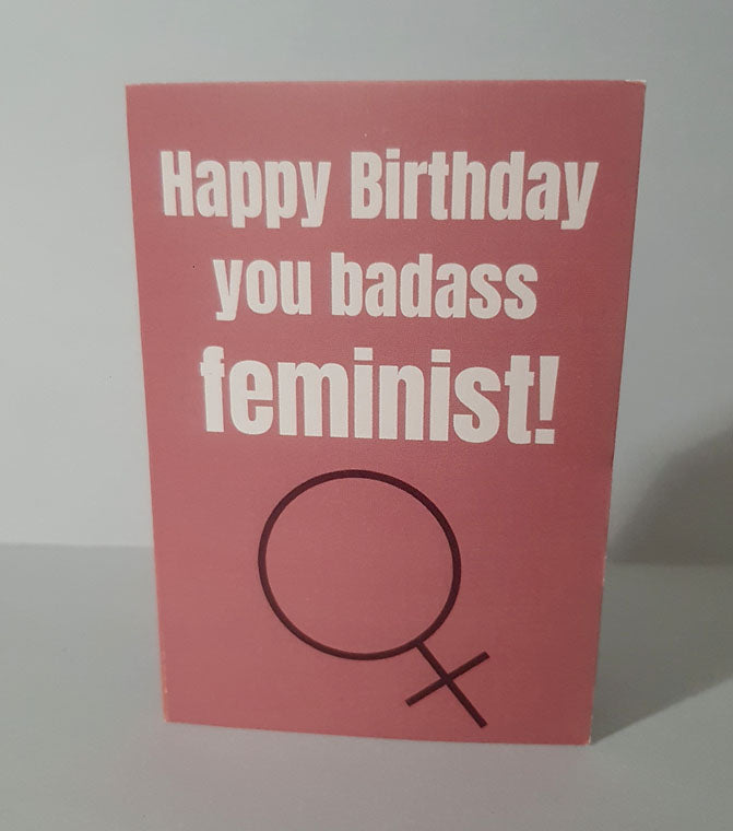 Kort dubbelvikt "Happy birthday you badass feminist" - Med / utan hälsning