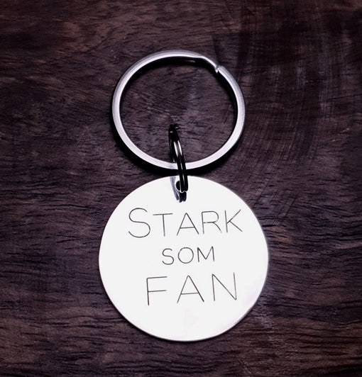 Stark som fan, graverad nyckelring Rostfritt stål