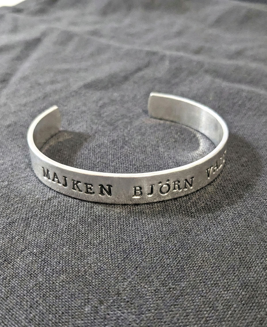 Stelt armband med egen text