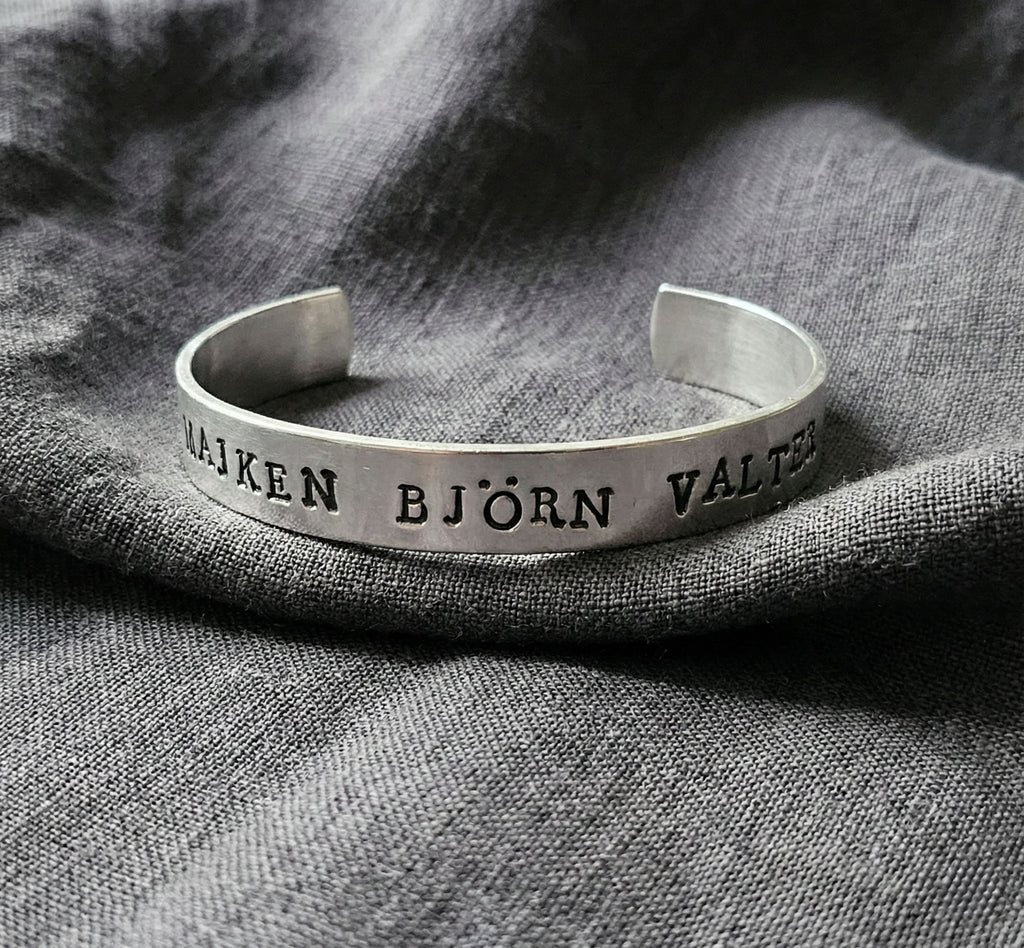 Stelt armband med egen text