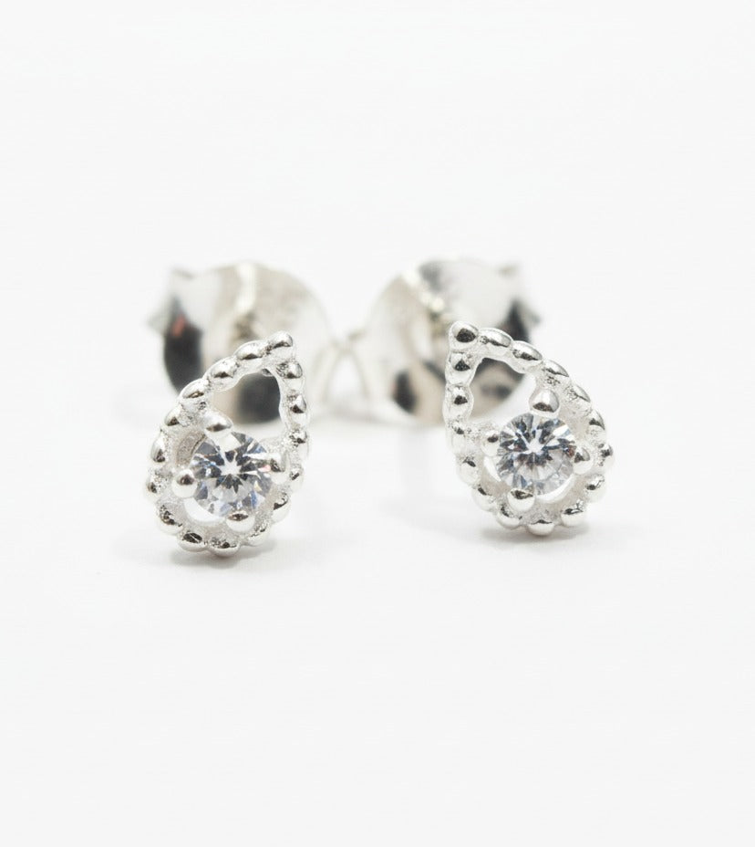 Silverörhängen Droppe Zirkonia, droppformade smycken med infattade stenar